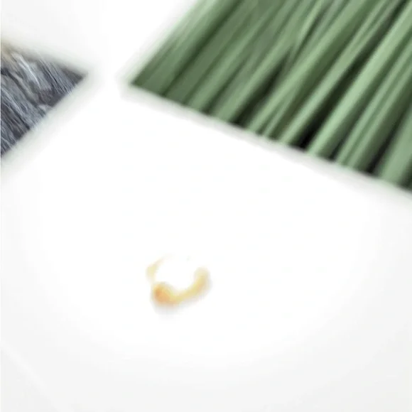 Sophia Gold Ring with Unique Design - Picture 5 of 9